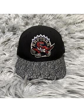 Toronto Raptors 9FIFTY Hardwood Classics Hat Black Snapback Retro Logo Men’s